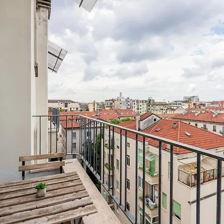 Homeby, Cozy Penthouse Apartment Milan